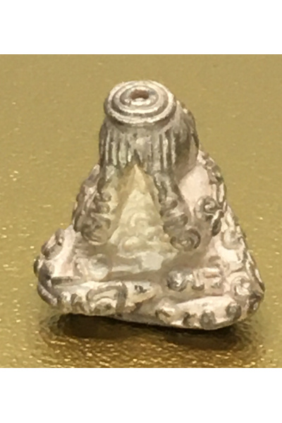 พระปิดตาปี 2539 ปิตตาทักษิณ นพฤทธิ์ หลวงพ่อดำ วัดนภาราม (ตากใบ) เนื้อเงิน ปลุกเสกโดยหลวงพ่อดำ – ของแท้ พร้อมกล่องเดิมจากวัด