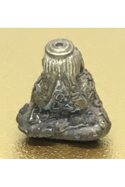 พระปิดตาปี 2539 ปิตตาทักษิณ นพฤทธิ์ หลวงพ่อดำ วัดนภาราม (ตากใบ) เนื้อสัมฤทธิ์ ปลุกเสกโดยหลวงพ่อดำ – ของแท้ พร้อมกล่องเดิมจากวัด No.41